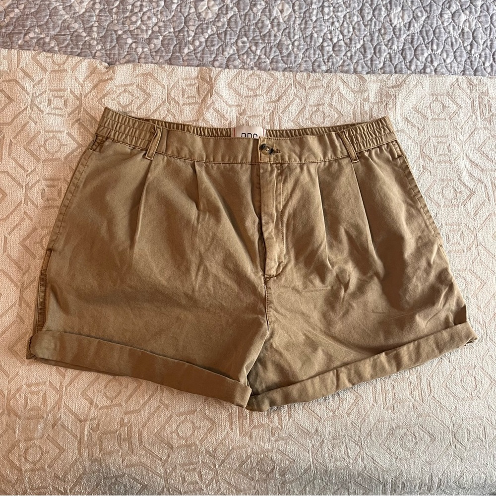 BDG Women's Tan Shorts, size large, never worn.